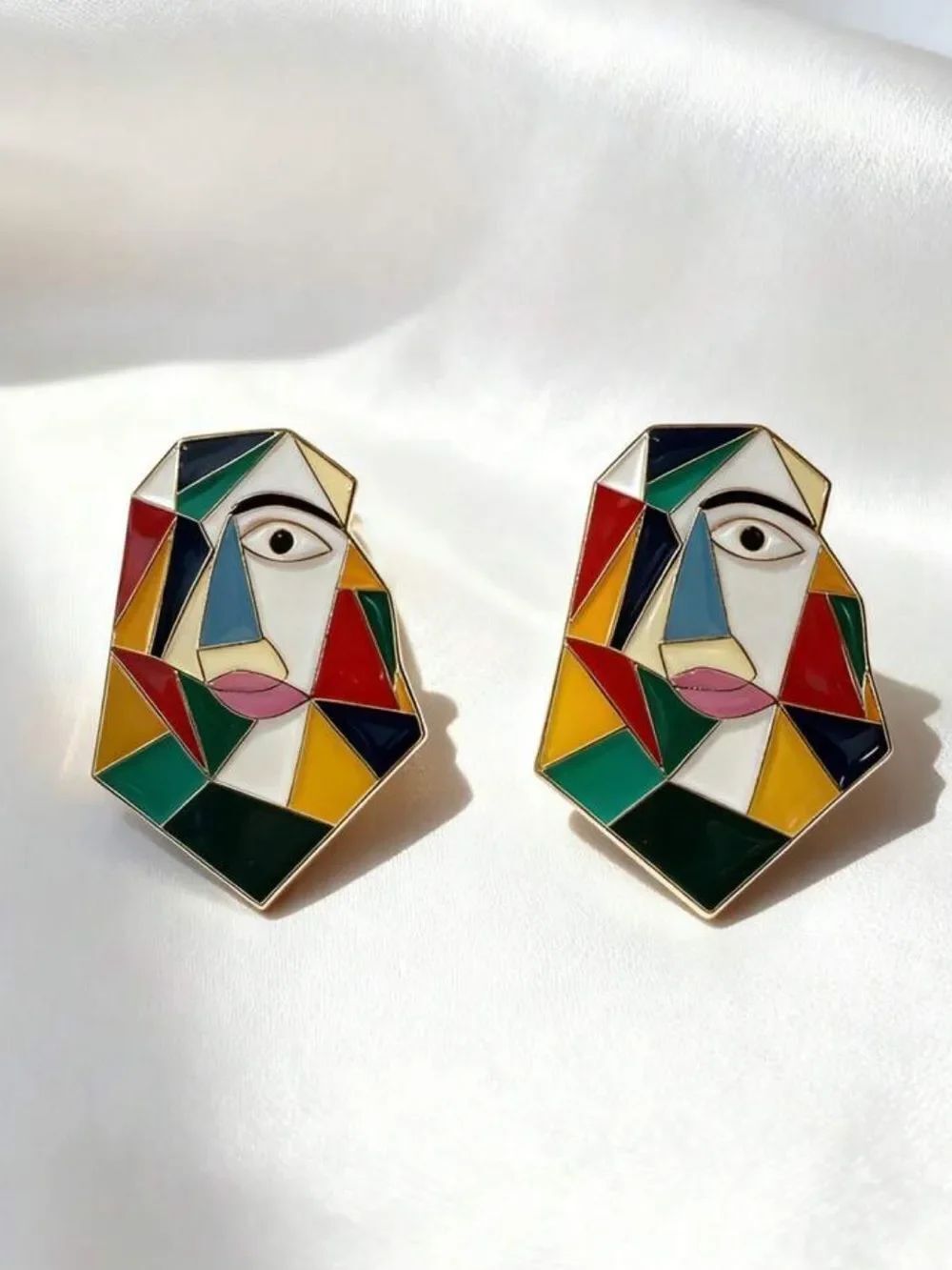 Abstract GeometricโFace Enamel Stud Earrings R709